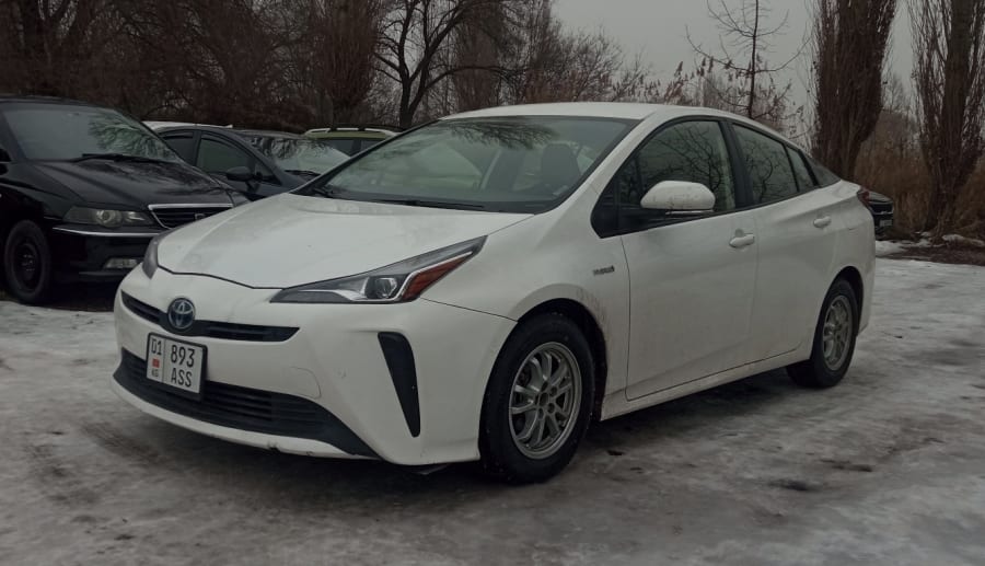Toyota Prius 2021 — аренда от 4000 сом/сутки