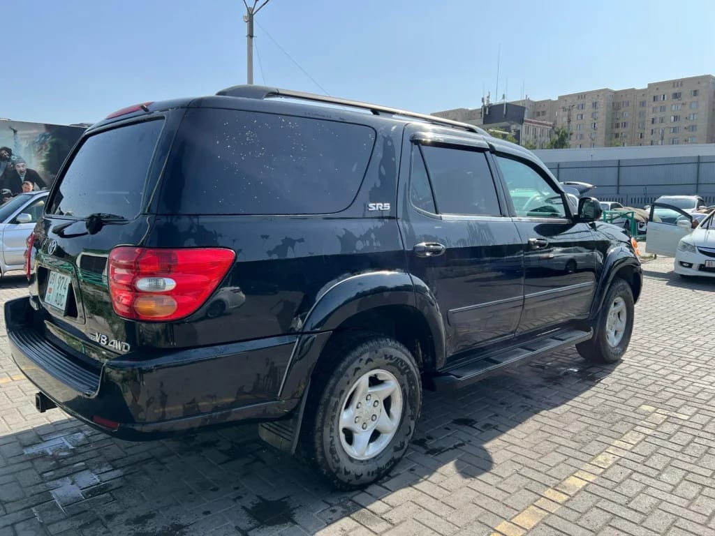 Toyota Sequoia — фото 2