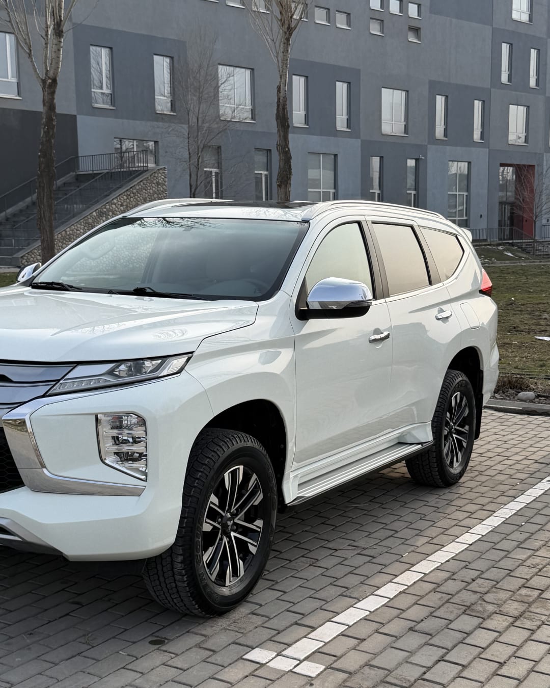 Mitsubishi Montero Sport 2023 — фото 2
