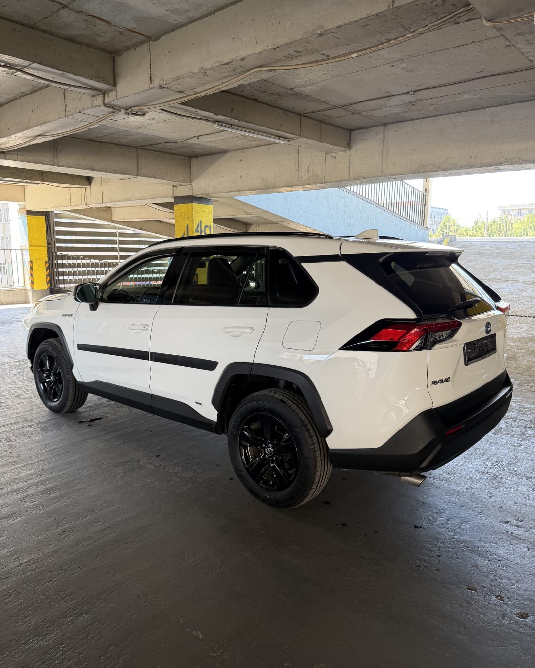 Toyota RAV4 Hybrid 2021 — фото 3
