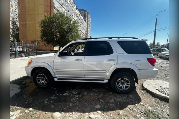 Toyota Sequoia — фото 2