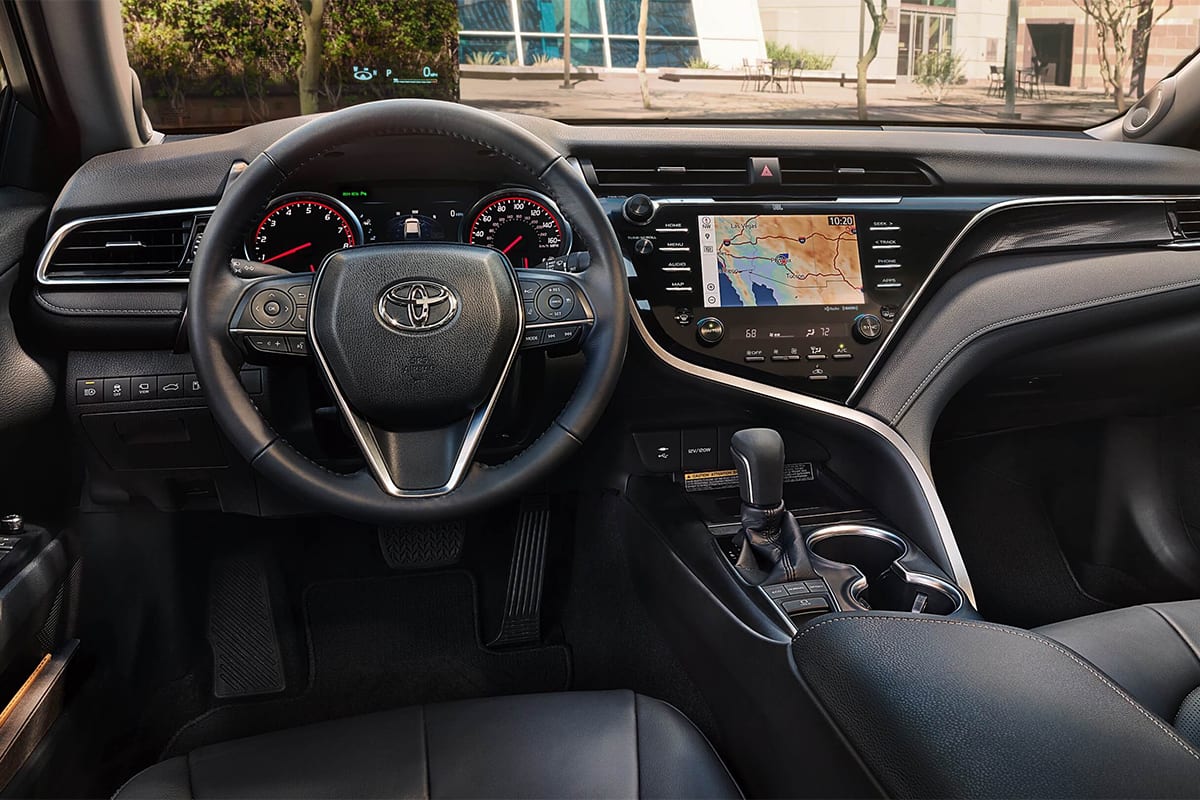 Toyota Camry 2018 — фото 2