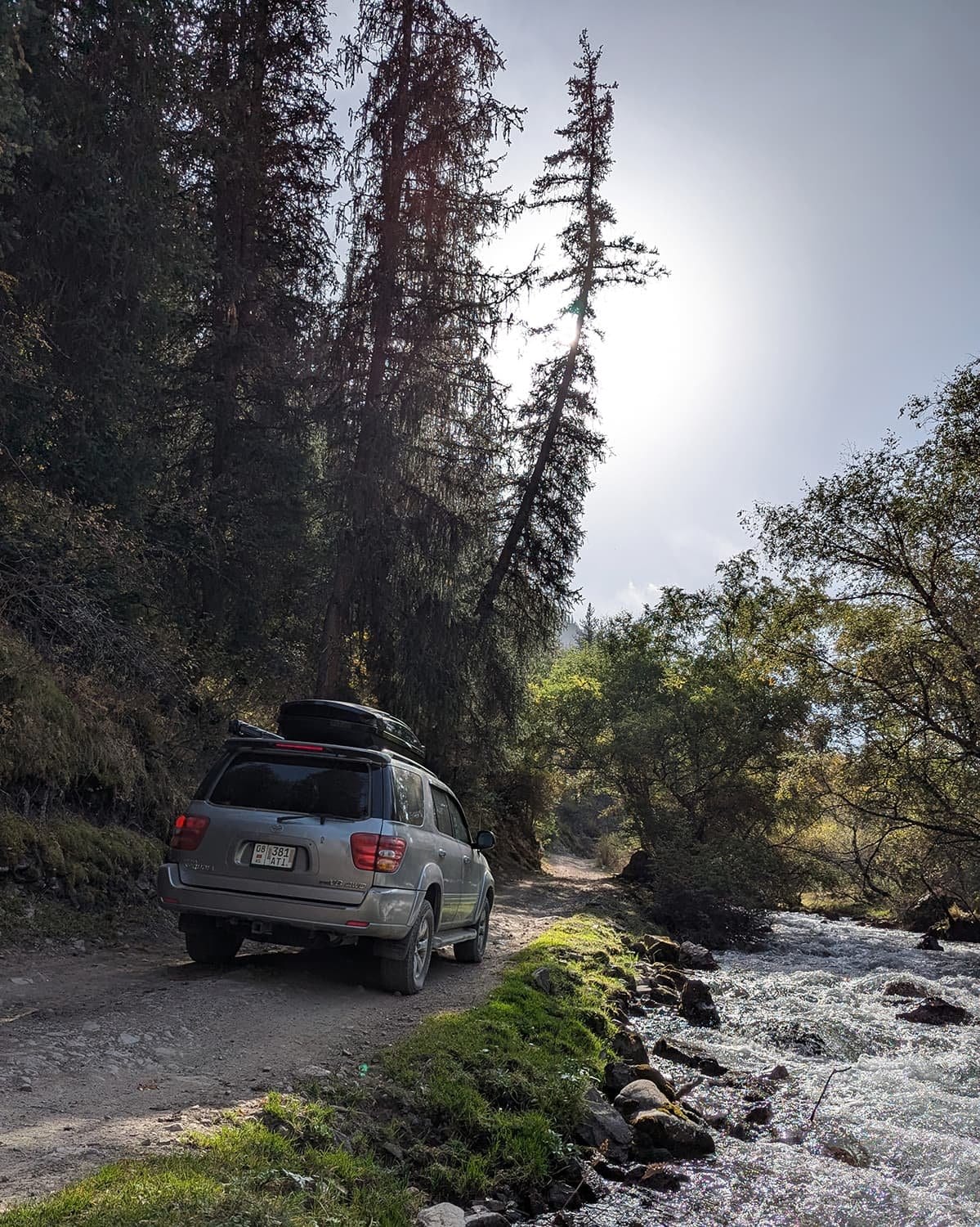 Toyota Sequoia — фото 2
