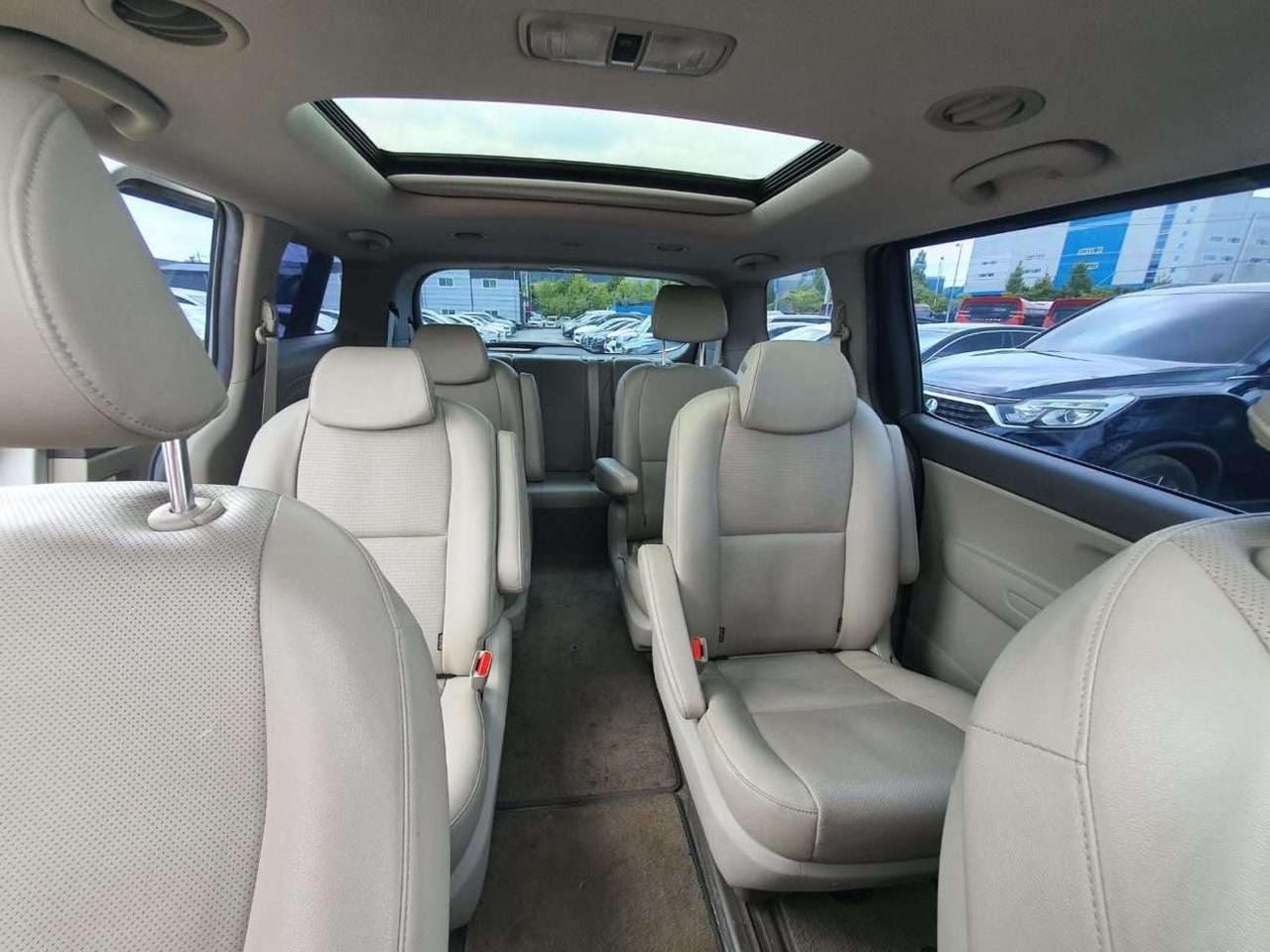 Kia Carnival — фото 4