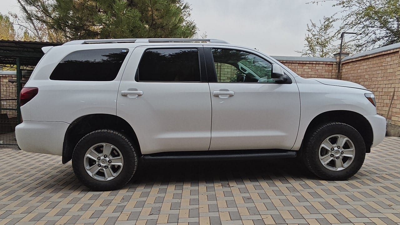 Toyota Sequoia 2017 — фото 3