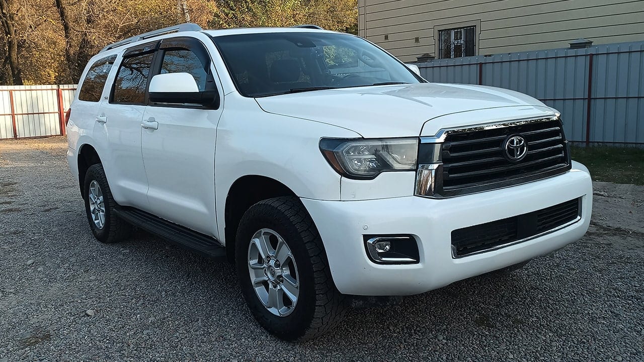 Toyota Sequoia 2018 — аренда от 13300 сом/сутки