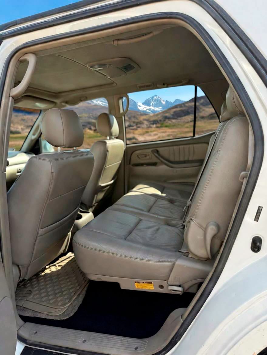 Toyota Sequoia 2004 — фото 3