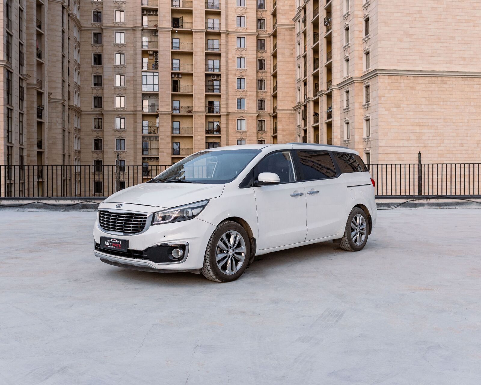 Kia Carnival — фото 2