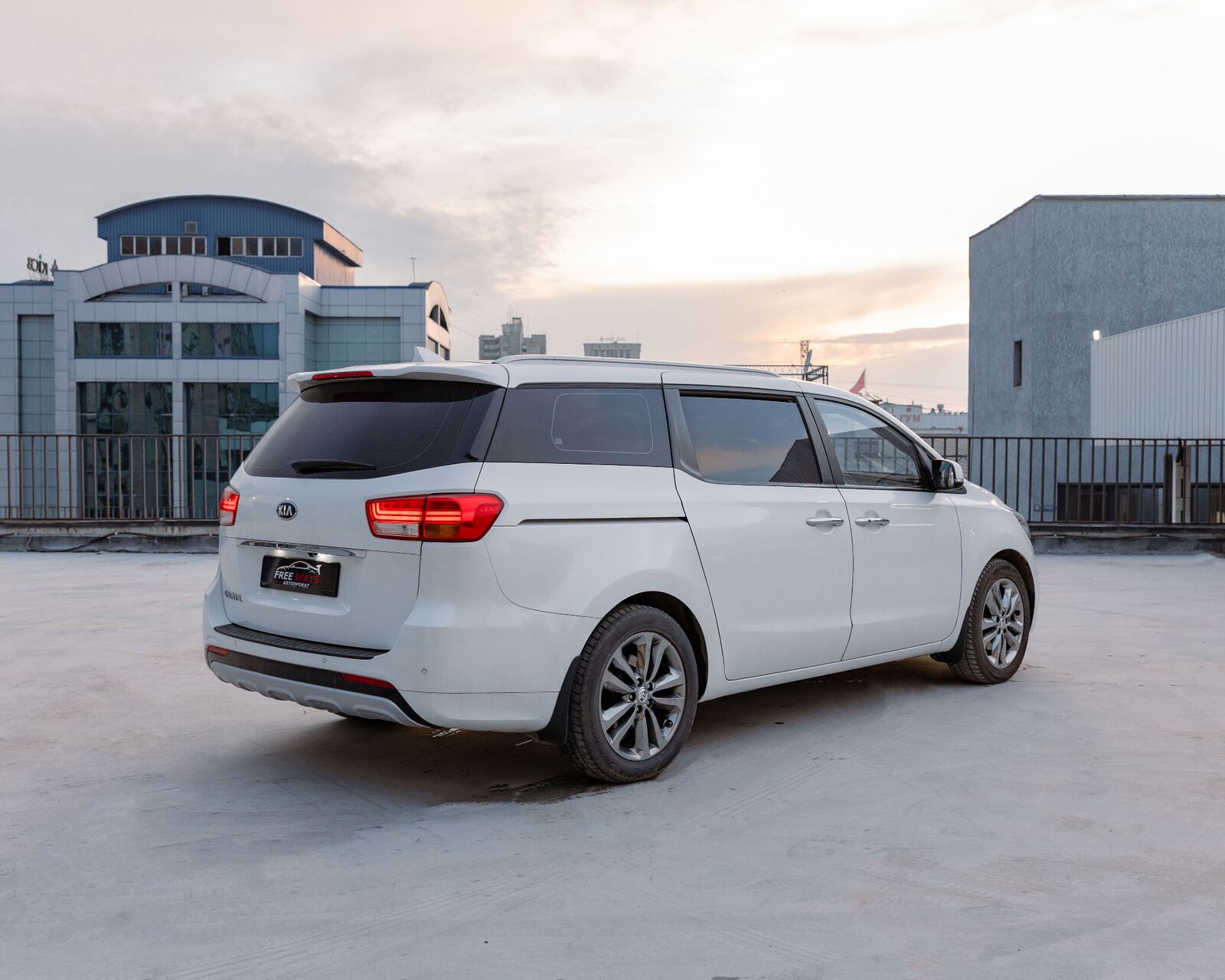 Kia Carnival — фото 3