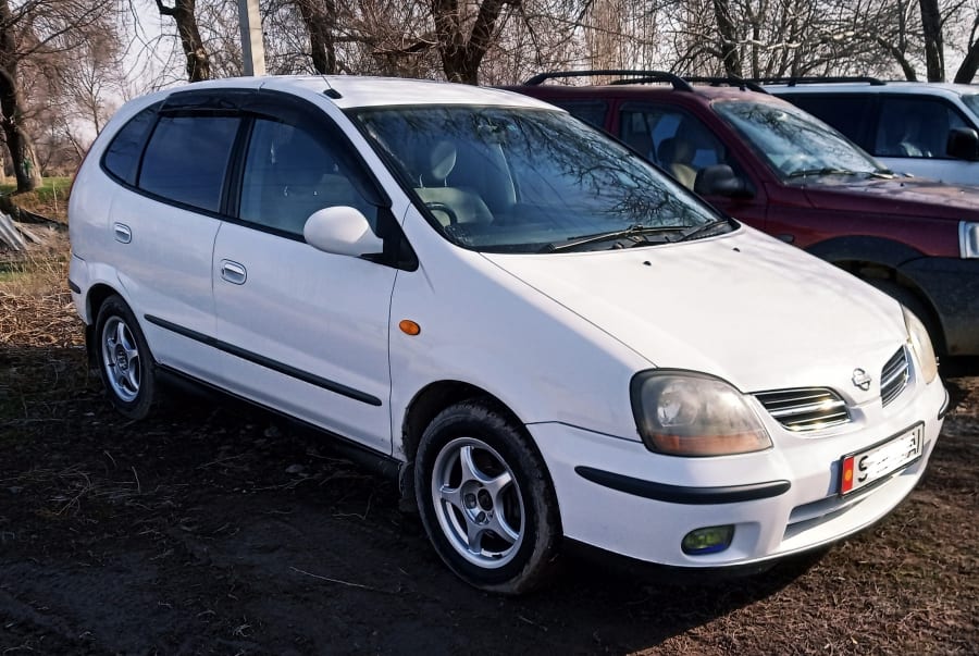 Nissan Almera Tino 2001 — аренда от 2000 сом/сутки