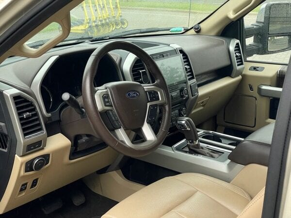 Ford F-150 Lariat Crew Cab 2019 — фото 2