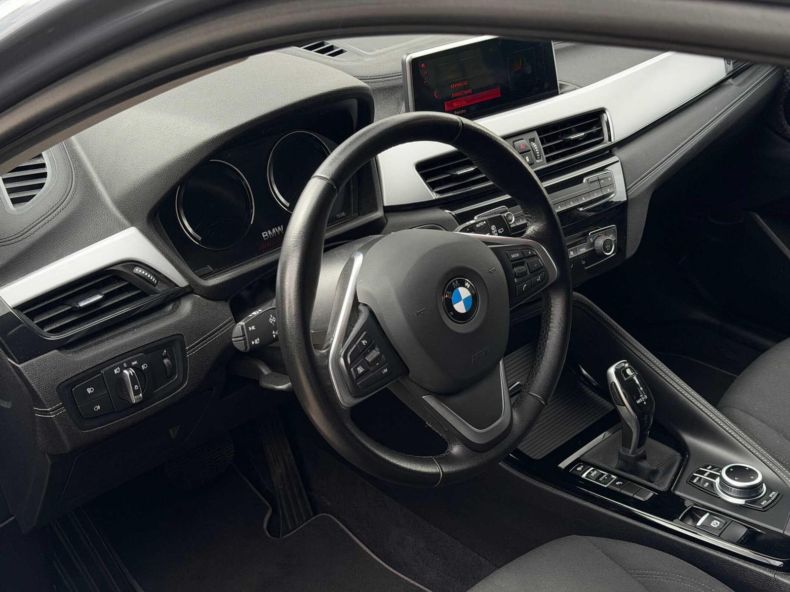 BMW X2 sDrive 18i 2022 — фото 3
