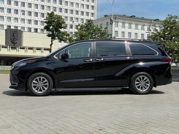 Toyota Sienna 2022 — фото 2