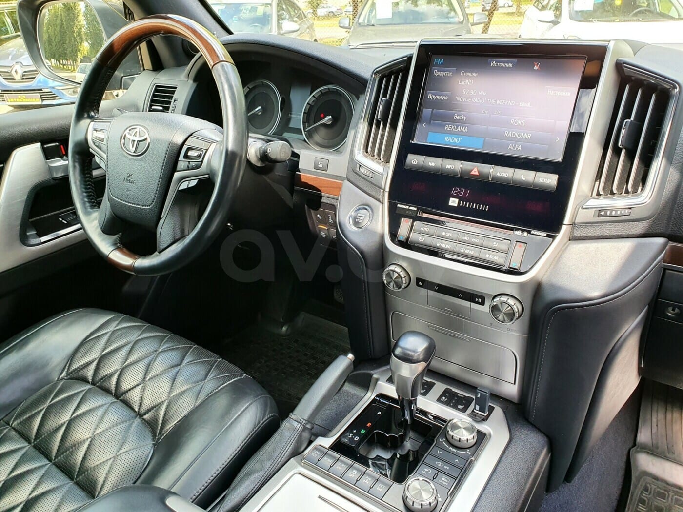 Toyota Land Cruiser J200 2017 — фото 2