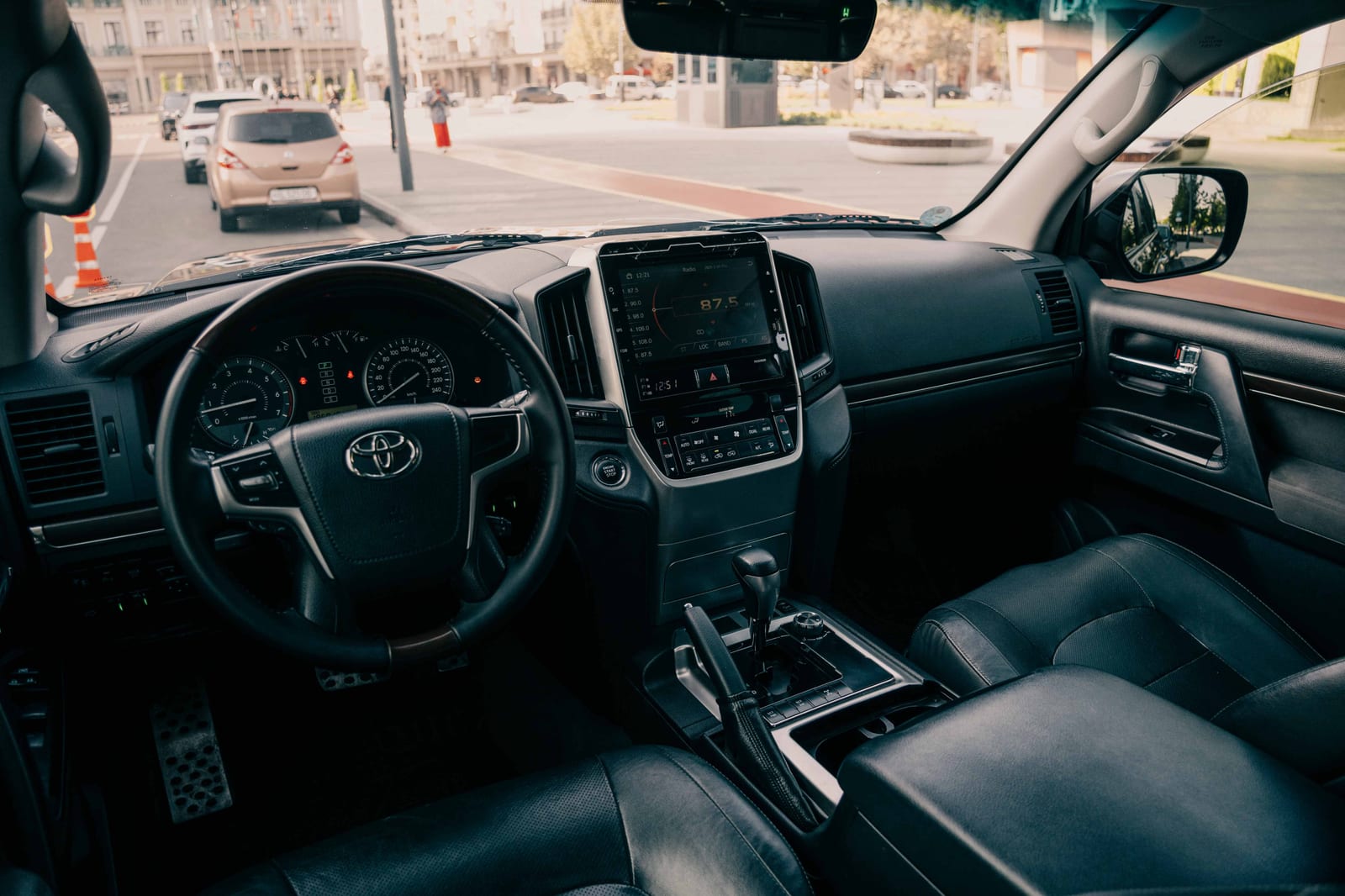 Toyota Land Cruiser 200 — фото 3
