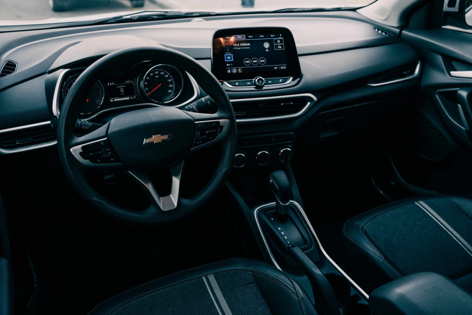 Chevrolet Tracker 2 2023 — фото 4