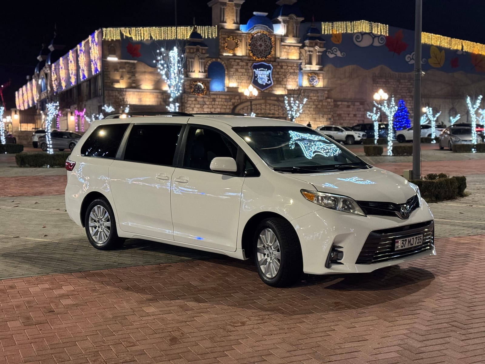 Toyota Sienna — фото 4