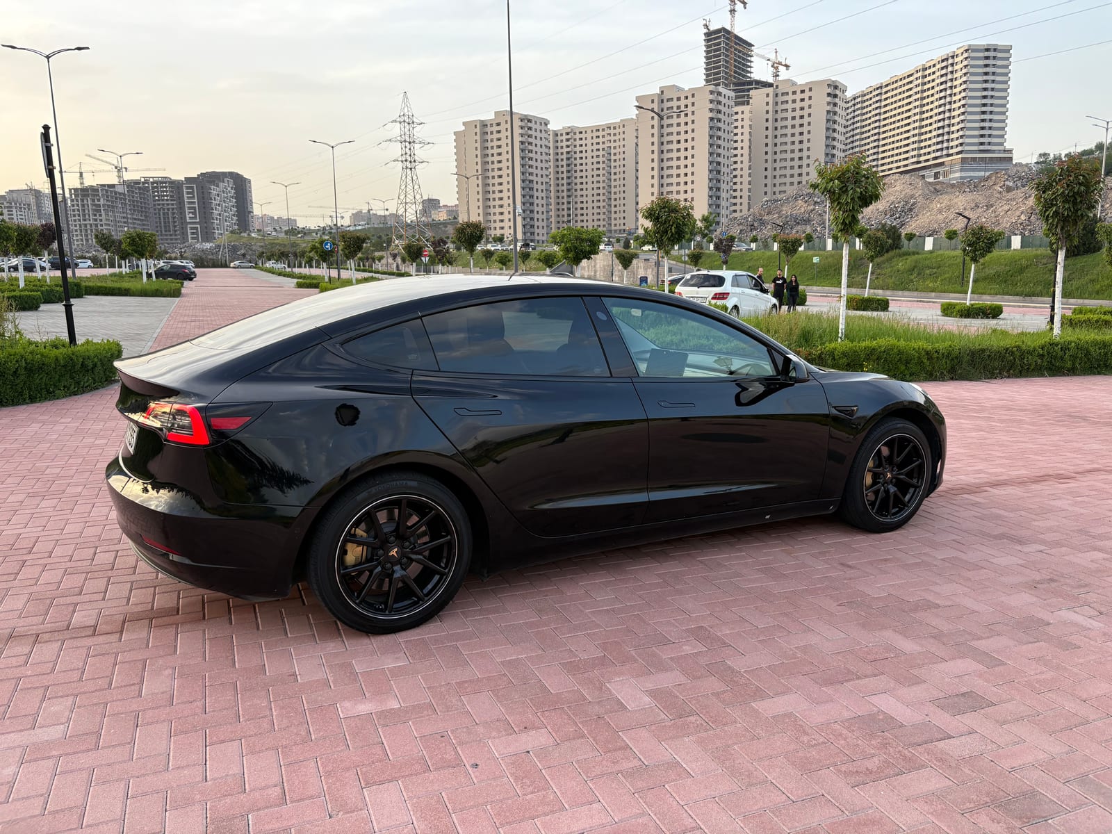 Tesla Model 3 — фото 4