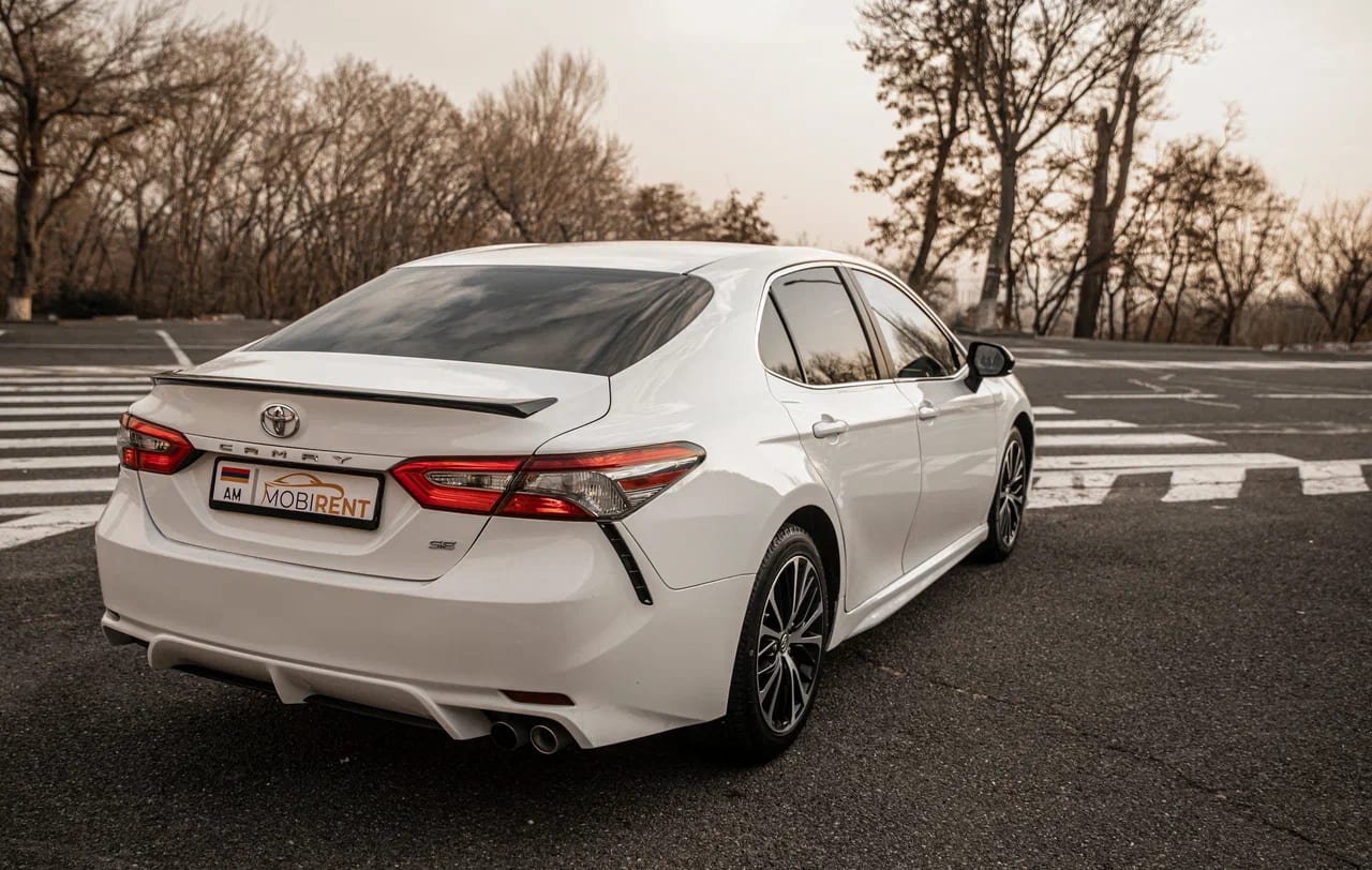 Toyota Camry 2018 — фото 4