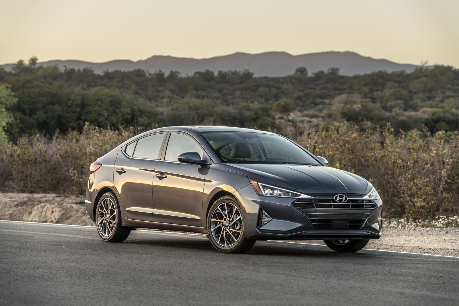 Hyundai Elantra — аренда от 25000 ֏/сутки
