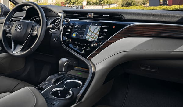 Toyota Camry 2019 — фото 2