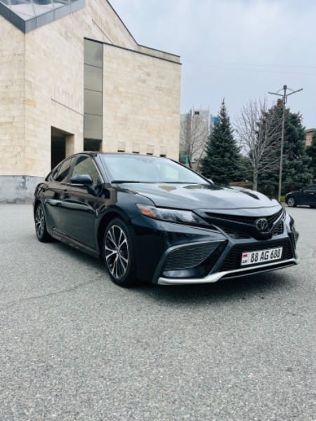 Toyota Camry — фото 2