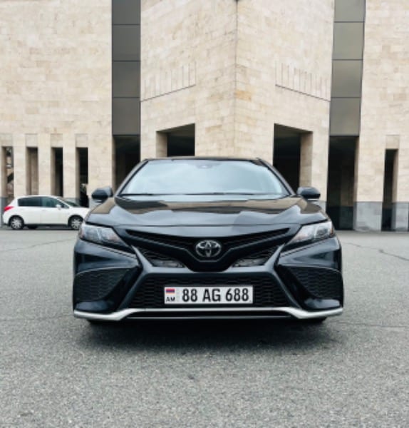 Toyota Camry — фото 3