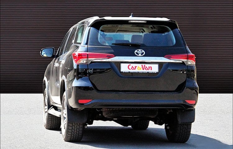 Toyota Fortuner — фото 2