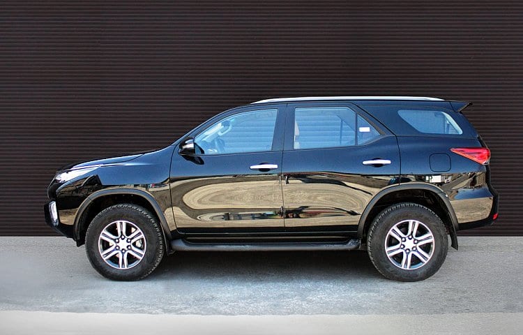 Toyota Fortuner — фото 3