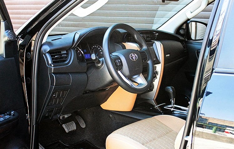 Toyota Fortuner — фото 4