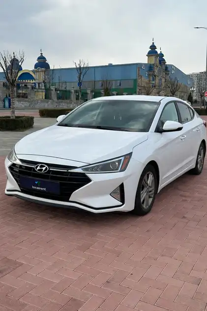 Hyundai Elantra 2017 — аренда от 17325 ֏/сутки
