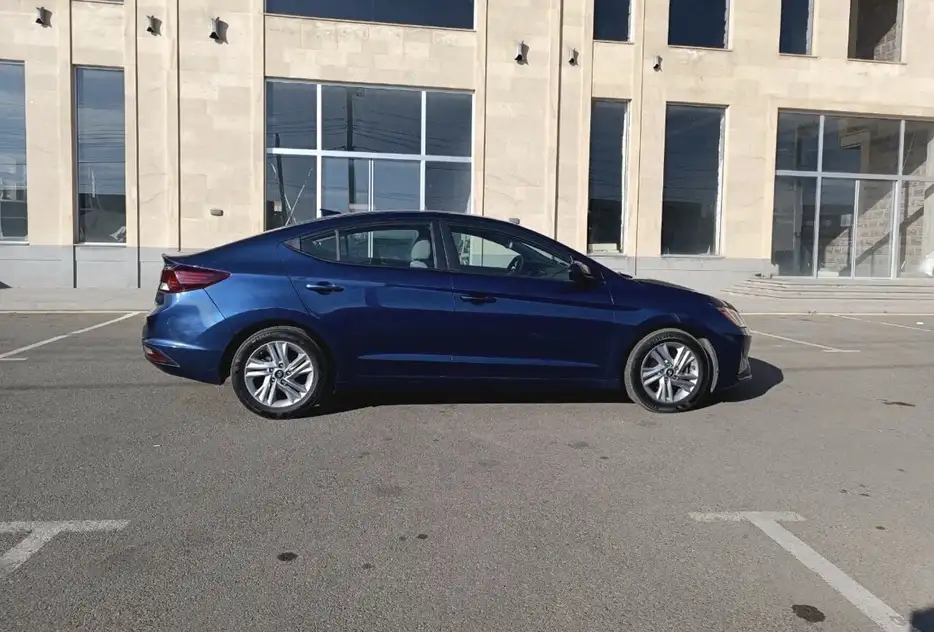 Hyundai Elantra 2018 — фото 2