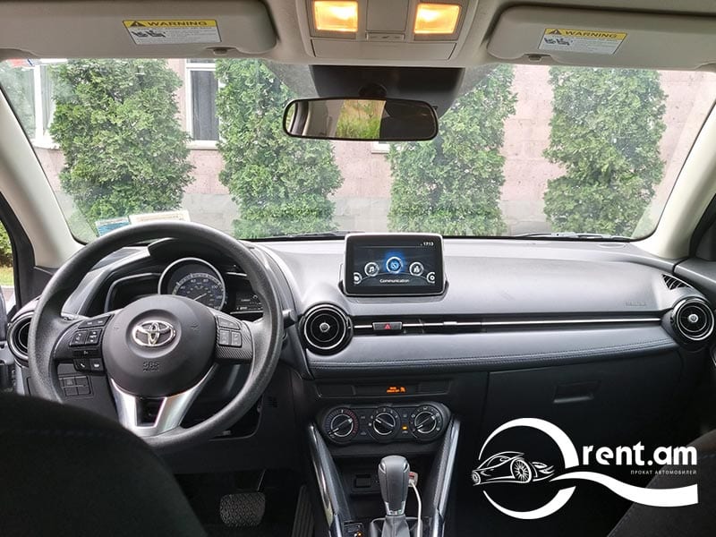 Toyota Yaris — фото 4