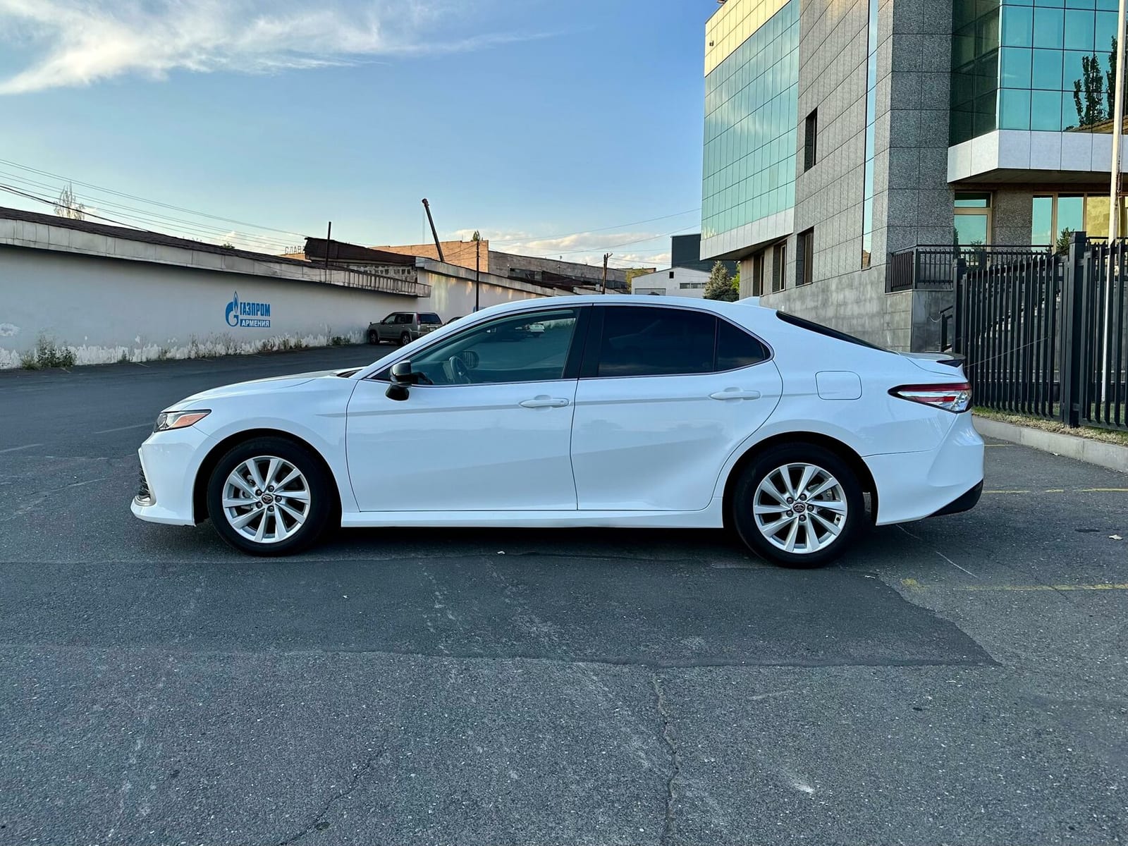 Toyota Camry — фото 2