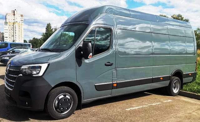 Renault Master 3.5т RWD L5H4 спарка — аренда от 300 Br/сутки