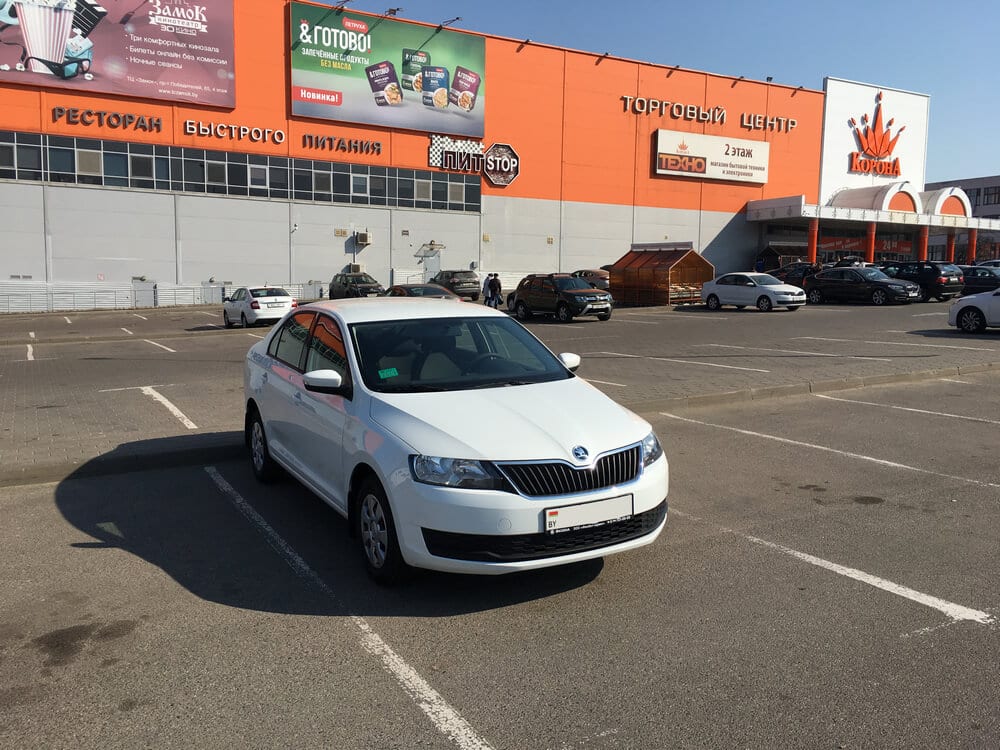 Skoda Rapid (белый) 2018 года в аренду в Минске