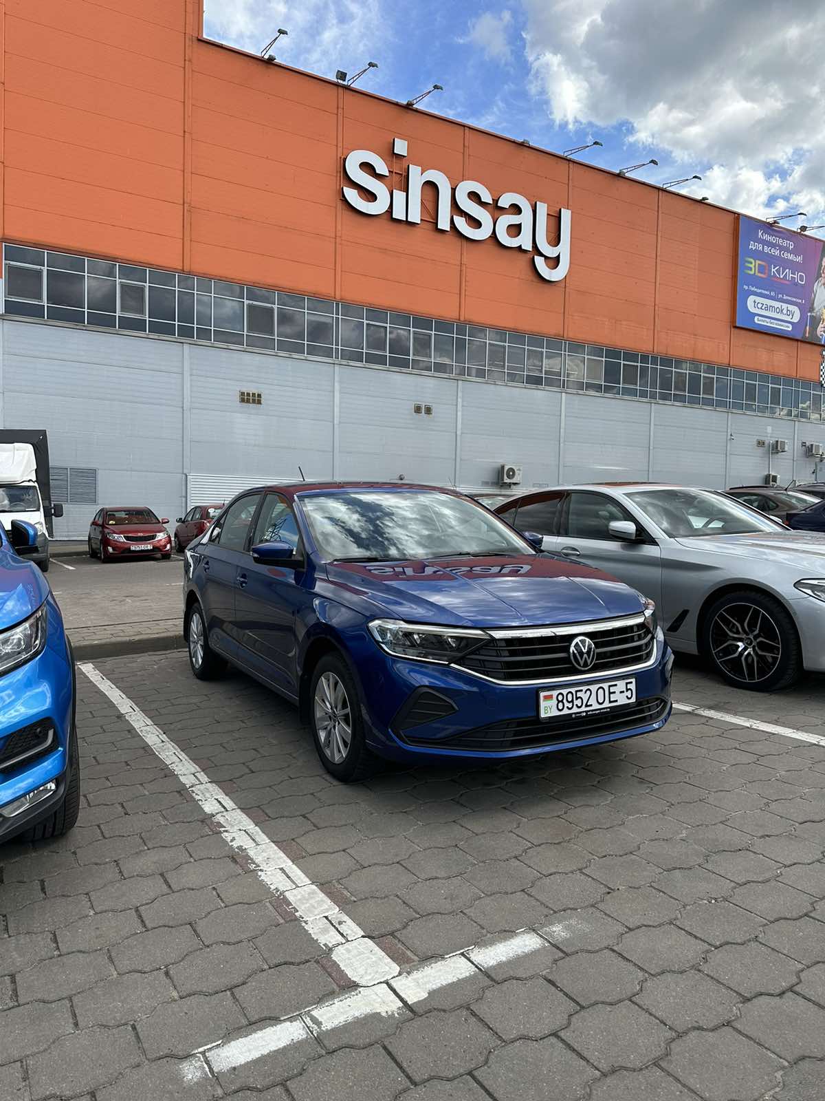 Volkswagen Polo NEW 1.6 (синий) 2022 года в аренду в Минске