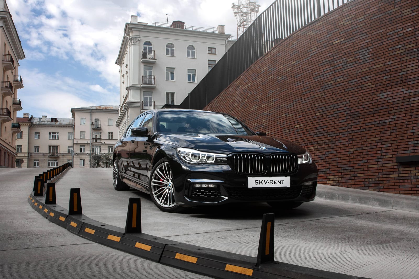 BMW 740i 2024 года в аренду в Бресте