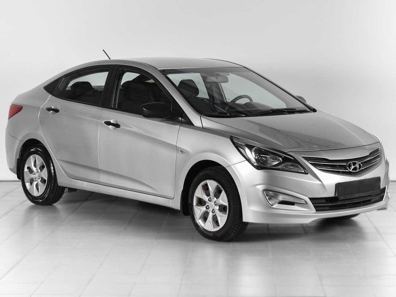 Hyundai Solaris (серебристый)