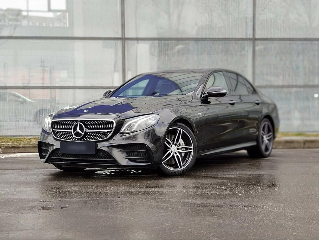 Mercedes-Benz E-Class W213 4MATIC 2019 года в аренду в Минске
