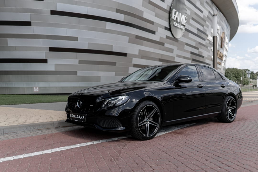 Mercedes-Benz E-Class (W213) 2018 — аренда от 280 Br/сутки