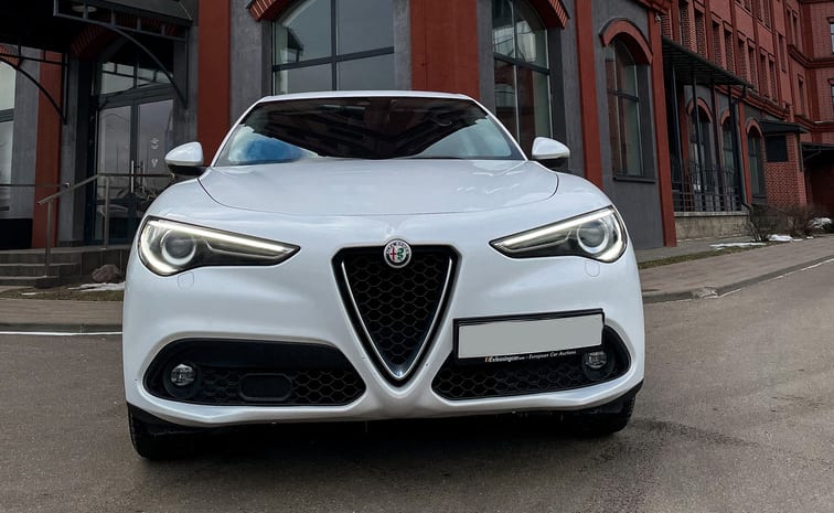 Alfa Romeo Stelvio 2018 — аренда от 290 Br/сутки