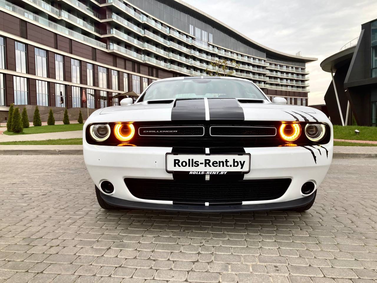 Dodge Challenger — аренда от 370 Br/сутки