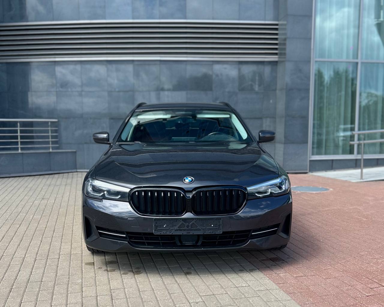 BMW 5 G31 рестайлинг — аренда от 290 Br/сутки