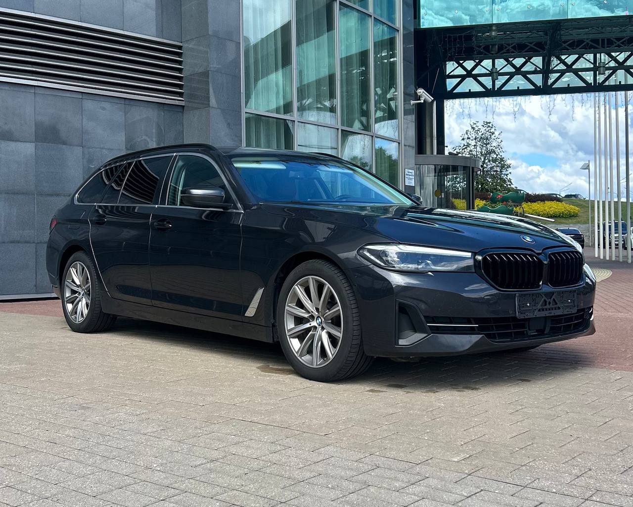 BMW 5 G31 рестайлинг — фото 4