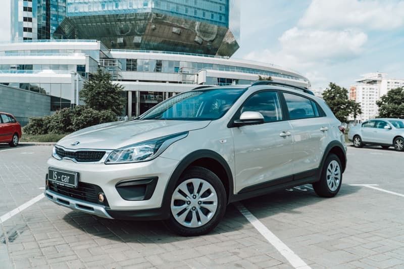 Kia Rio X-line 2021 — аренда от 128 Br/сутки