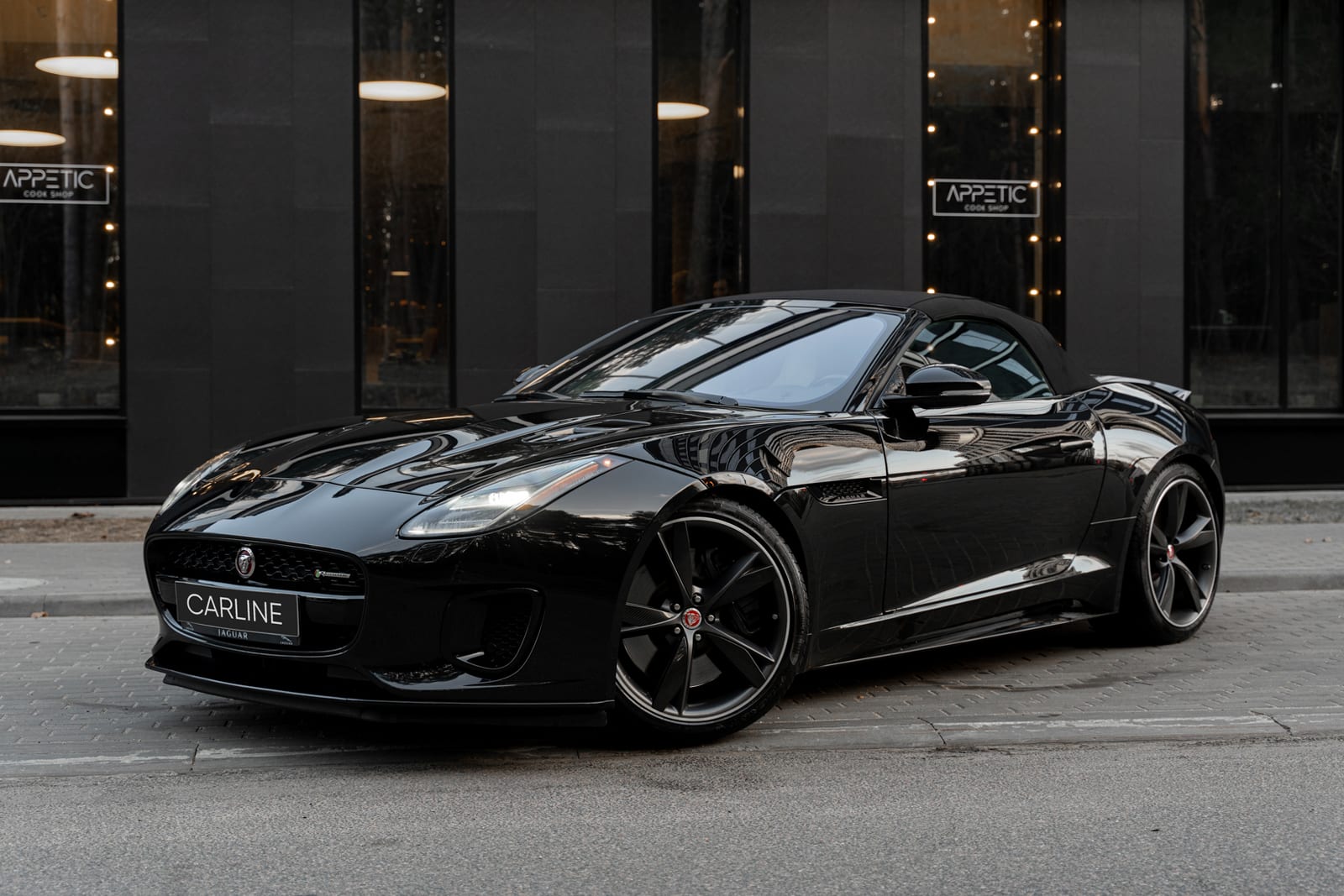 Jaguar F-Type Cabrio 2018 года в аренду в Минске