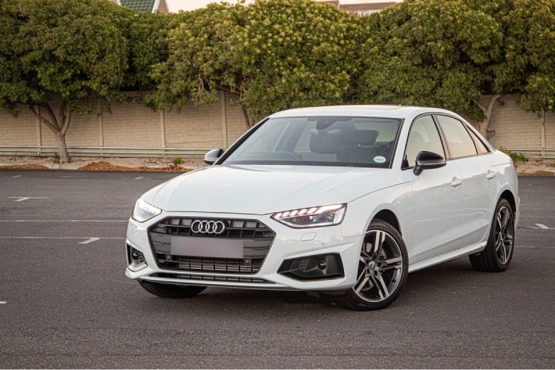 Audi A4 TFSI 2022 — аренда от 336 Br/сутки