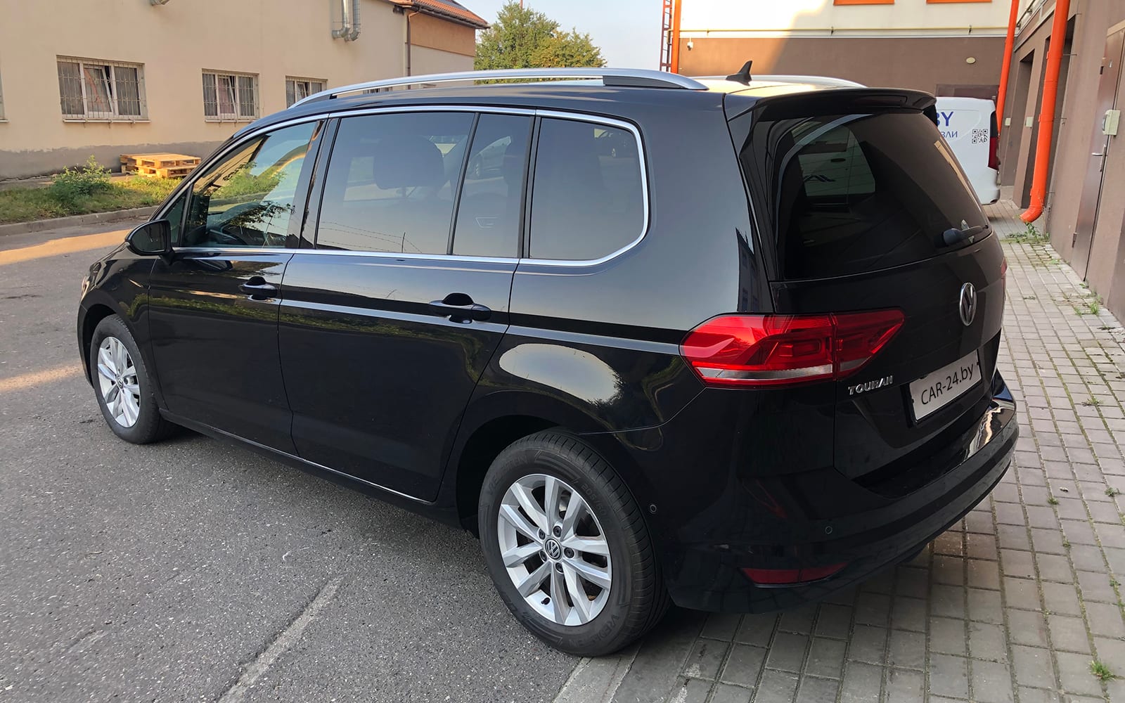 Volkswagen Touran 2019 — фото 2
