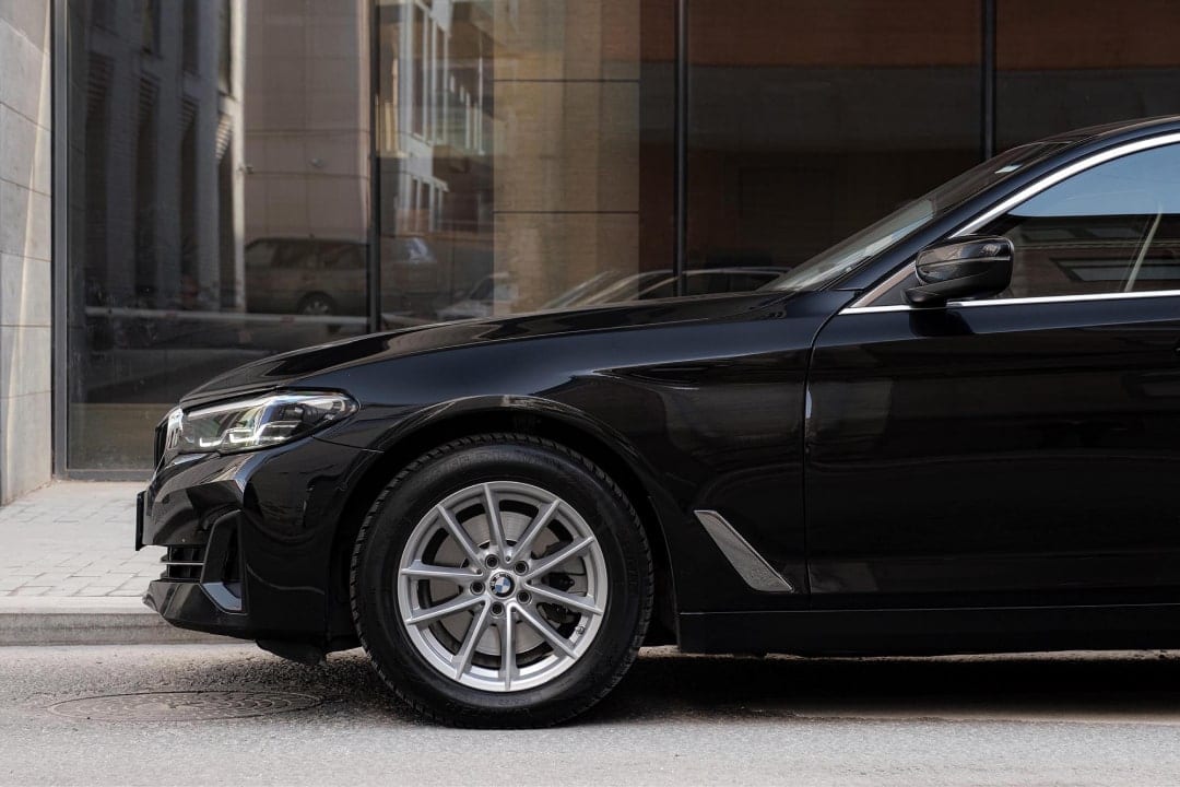 BMW 520 G30 xDrive 2020 — аренда от 528 Br/сутки